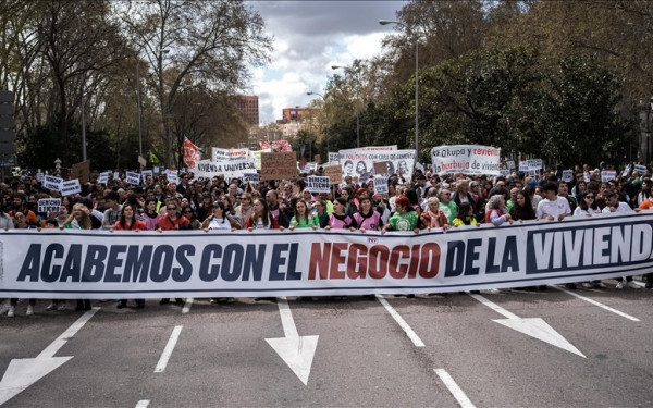 Ισπανία: Μαζικές διαδηλώσεις εκατοντάδων χιλιάδων ανθρώπων σε όλη τη χώρα κατά της στεγαστικής κρίσης Ισπανία: Μαζικές διαδηλώσεις εκατοντάδων χιλιάδων ανθρώπων σε όλη τη χώρα κατά της στεγαστικής κρίσης