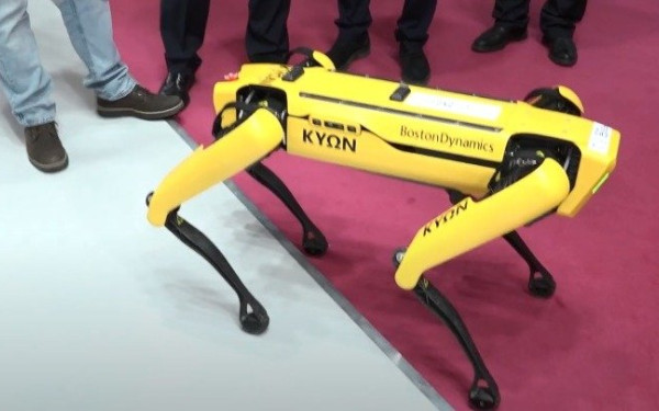 Περιφέρεια Κεντρικής Μακεδονίας: Ένα τετράποδο ρομπότ και ένα βραβευμένο με Nόμπελ εργαλείο τεχνητής νοημοσύνης παρουσίασε στην έκθεση BEYOND 2025