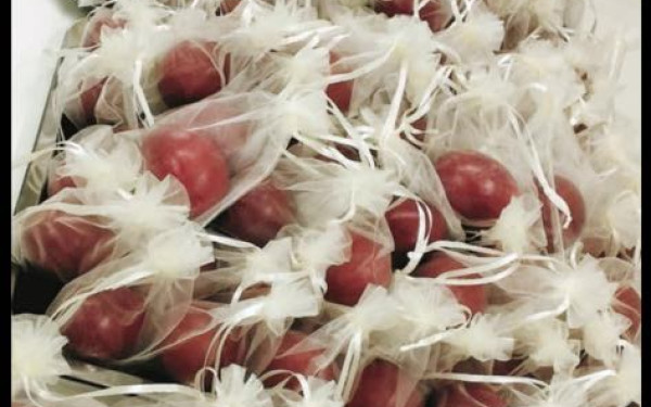 Εθελοντική Διακονία Αστέγων: Κόκκινα αβγά, τσουρέκια και λαμπάδες σε άστεγους