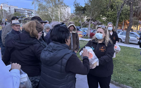 Θεσσαλονίκη: «Το Πάσχα νιώθω  μεγαλύτερη μοναξιά»- Ο «Γολγοθάς» των αστέγων που ετοιμάζονται να κάνουν Ανάσταση στο δρόμο (βίντεο)