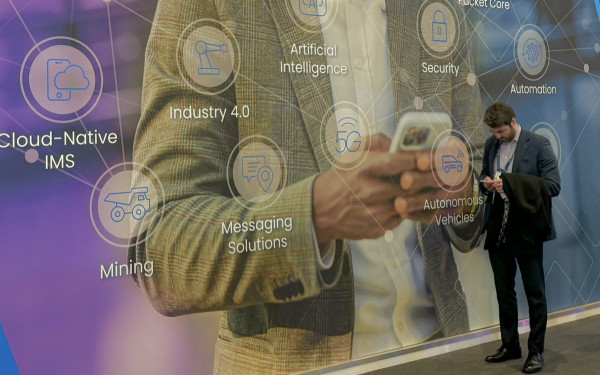 Mεταφορά δεδομένων κινητής τηλεφωνίας: 164 EB τον μήνα - Αρκετά για 16,4 τρισεκατομμύρια φωτογραφίες υψηλής ανάλυσης