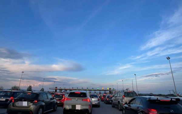 Επέστρεψαν οι εκδρομείς του Πάσχα - Ουρές, καθυστερήσεις και κορναρίσματα στα Μάλγαρα