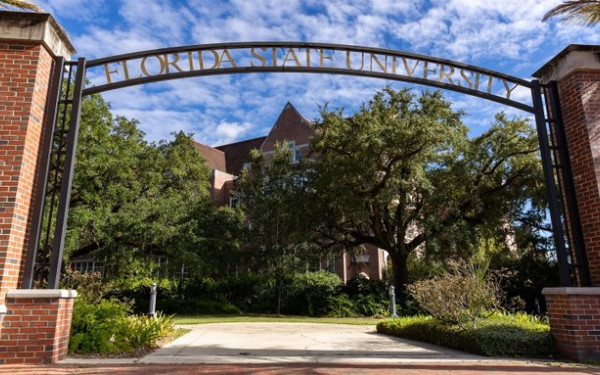 HΠΑ: Πυροβολισμοί στο πανεπιστήμιο της Φλόριντα - Αναφορές για δύο νεκρούς και πέντε τραυματίες (βίντεο)