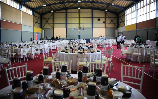 Πασχαλινά γεύματα αγάπης από τον δήμο Αθηναίων (φωτό)