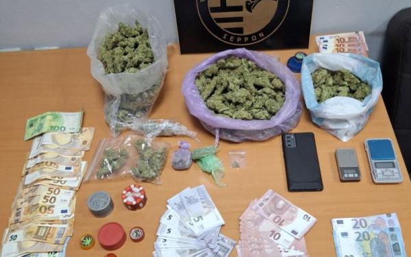 Θεσσαλονίκη: 19χρονος είχε πάνω από ένα κιλό κάνναβης και περισσότερα από 1.000 πλαστά ευρώ στο σπίτι του