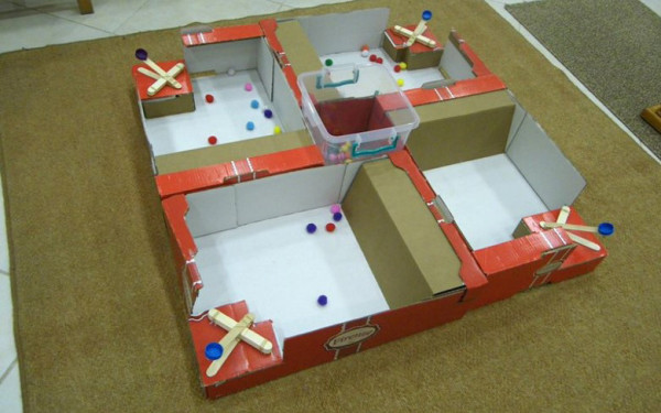 Θεσσαλονίκη: Συνταξιούχος νηπιαγωγός φτιάχνει παιχνίδια από ανακυκλώσιμα υλικά και για παιδιά με μαθησιακές δυσκολίες