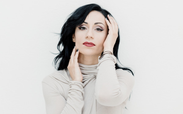 Αφροδίτη Πατουλίδου στη «ΜτΚ»: Ας μείνουμε άνθρωποι ακόμη και αν οι καιροί εμπνέουν «τέρατα»