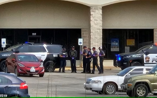 Tέξας: Ένοπλος οχυρώθηκε σε παντοπωλείο και πυροβολεί αστυνομικούς (φωτό)