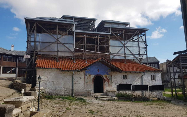 Έλληνες Βυζαντινολόγοι συνεργάζονται για την αναστήλωση σημαντικού βυζαντινού μνημείου στη Βόρεια Μακεδονία Έλληνες Βυζαντινολόγοι συνεργάζονται για την αναστήλωση σημαντικού βυζαντινού μνημείου στη Βόρεια Μακεδονία