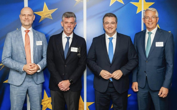 Συναντήσεις Απ. Τζιτζικώστα με τους επικεφαλής των ευρωπαϊκών αεροδρομίων, της Airbus, της Boeing και της Fraport Συναντήσεις Απ. Τζιτζικώστα με τους επικεφαλής των ευρωπαϊκών αεροδρομίων, της Airbus, της Boeing και της Fraport