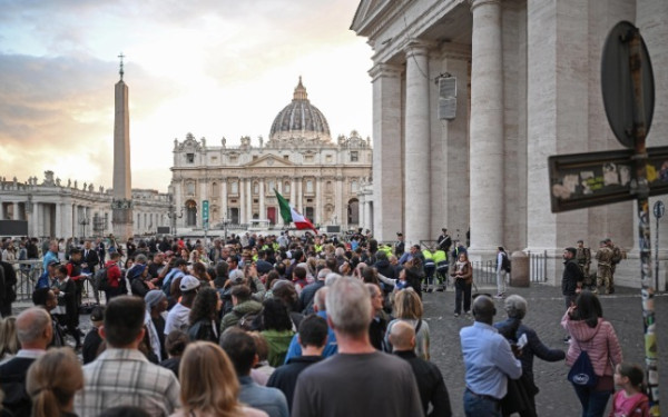Κηδεία Πάπα Φραγκίσκου: Πάνω από 150.000 προσκυνητές εισήλθαν στη Βασιλική του Αγίου Πέτρου Κηδεία Πάπα Φραγκίσκου: Πάνω από 150.000 προσκυνητές εισήλθαν στη Βασιλική του Αγίου Πέτρου