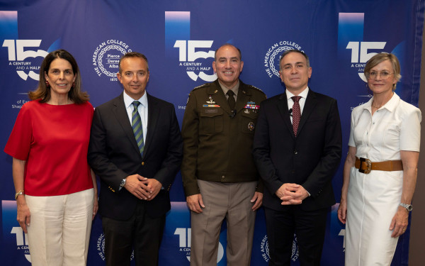 Ο Ελληνοαμερικανός Στρατηγός Άντριου Πόππας στο Αμερικανικό Κολλέγιο Ελλάδος