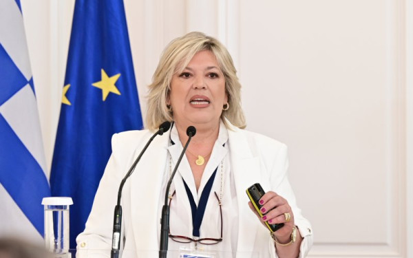 Αρτινοπούλου: Αλλαγή οπτικής για την αντιμετώπιση της βίας - «Κοινωνική εργασία στο σχολείο» αντί για αποβολή μεταξύ των 69 νέων μέτρων