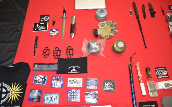 Θεσσαλονίκη: Το modus operandi της εθνικιστικής οργάνωσης - Βρέθηκαν ναζιστικά σύμβολα, μαχαίρια και σιδηρογροθιές στα σπίτια τους