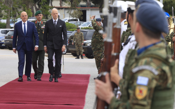 Συνάντηση Ν. Δένδια με τον υπουργό Άμυνας της Ουγγαρίας