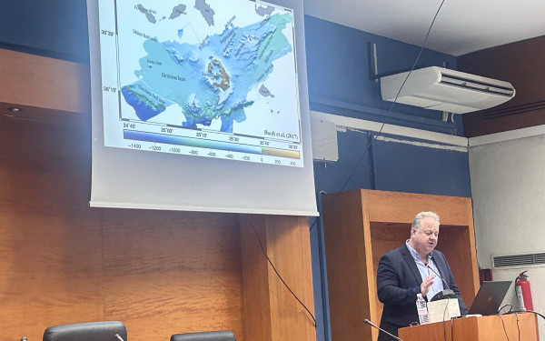 Θεσσαλονίκη - Κ. Παπαζάχος: Το χειρότερο σενάριο για το Ηφαίστειο της Σαντορίνης