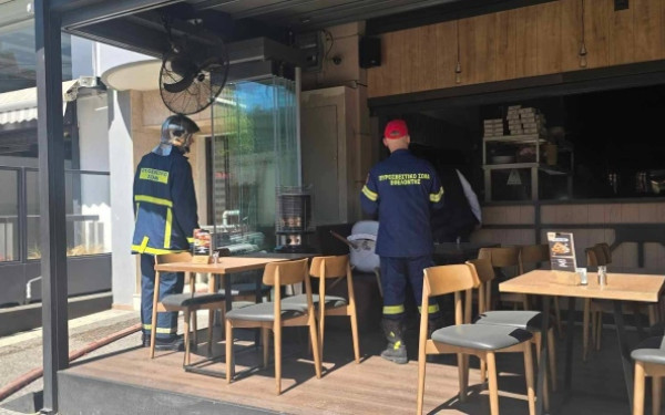 Θεσσαλονίκη: Υπό έλεγχο η πυρκαγιά σε γνωστό ψητοπωλείο στην Πολίχνη