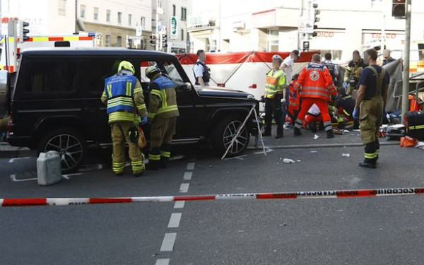 Στουτγάρδη: Αυτοκίνητο έπεσε πάνω σε πλήθος – Πληροφορίες για τραυματίες