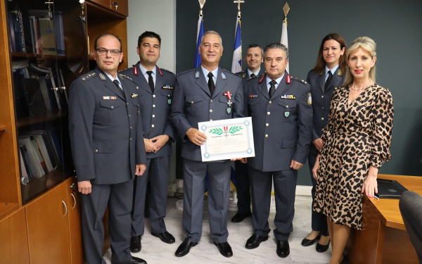 Θεσσαλονίκη: Αστυνομικός βραβεύτηκε επειδή ακινητοποίησε ληστή εκτός υπηρεσίας