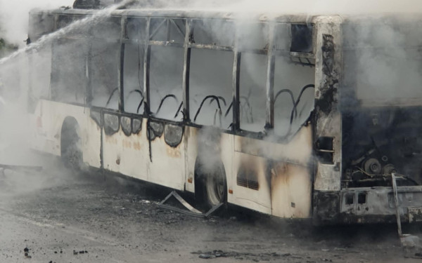 Στις φλόγες τυλίχθηκε αστικό λεωφορείο στο Πανόραμα - Επί ποδός η Πυροσβεστική