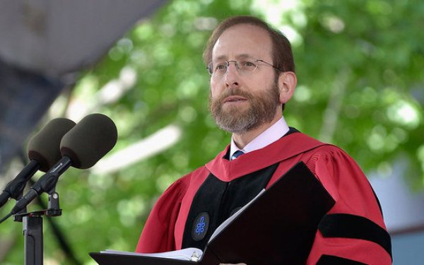 ΗΠΑ- Χάρβαρντ: Eν μέσω περικοπών ο πρόεδρος του θα μειώσει εθελουσίως τον μισθό του κατά 25%