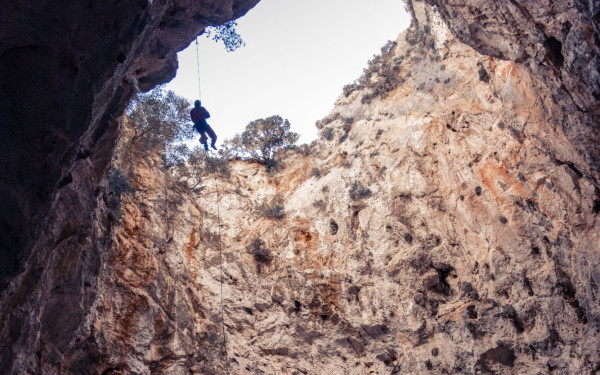 Επιστήμονες ανακάλυψαν το βαθύτερο Κυκλαδίτικο σπήλαιο 132 μέτρων ονόματι «Βόθωνας του Γάλλου»
