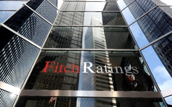 Fitch: Αναβάθμισε σε θετικό το outlook της ελληνικής οικονομίας Fitch: Αναβάθμισε σε θετικό το outlook της ελληνικής οικονομίας