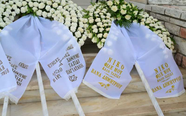 Σε λίγο το τελευταίο «αντίο» στον Νίκο Γαλανό - Στο Κοιμητήριο Παπάγου η σορός τού ηθοποιού (βίντεο)