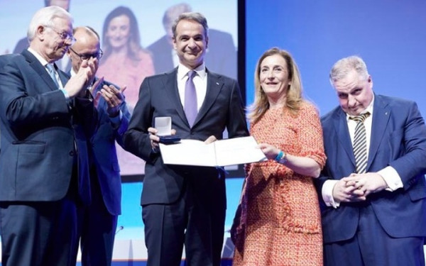 Γερμανία: Με το Χρυσό Μετάλλιο του Ιδρύματος Λούντβιχ Έρχαρτ τιμήθηκε ο Κυριάκος Μητσοτάκης για τις οικονομικές μεταρρυθμίσεις