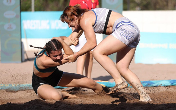 Πάλη στην άμμο: Χρυσό μετάλλιο στο World Series Beach Wrestling η Ανδρούτσου