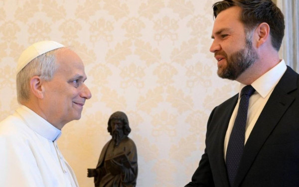 Συνάντηση Βανς-πάπα Λέοντος στο Βατικανό - Τον κάλεσε να επισκεφθεί τις ΗΠΑ (βίντεο)