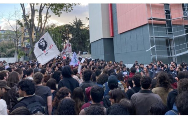 Τουρκία: Η αστυνομία συνέλαβε 97 φοιτητές για διαμαρτυρία σε πανεπιστήμιο της Κωνσταντινούπολης (βίντεο)