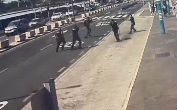 Δείτε βίντεο: Η στιγμή που η ισπανική αστυνομία σκοτώνει 18χρονο στο αεροδρόμιο της Γκραν Κανάρια