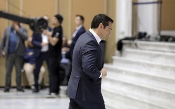 Με συμβολισμούς και οικονομικές συμφωνίες η επίσκεψη Τσίπρα στα Σκόπια