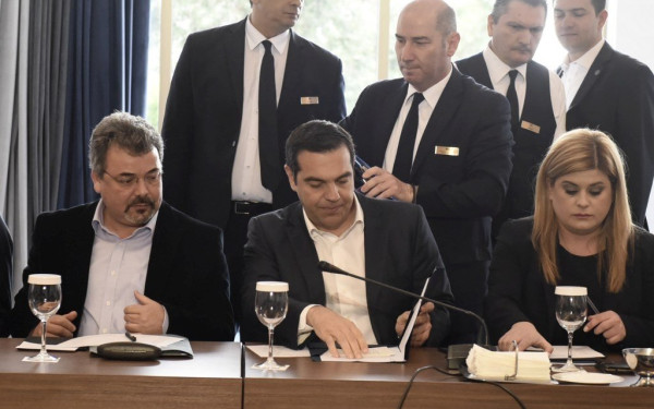 Με "μακεδονικά" κρασιά από τα Σκόπια ο Γεροβασιλείου στη συνάντηση με τον Τσίπρα