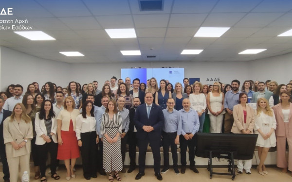 Η ΑΑΔΕ ενισχύεται με 385 νέους εφοριακούς και τελωνειακούς υπαλλήλους Η ΑΑΔΕ ενισχύεται με 385 νέους εφοριακούς και τελωνειακούς υπαλλήλους