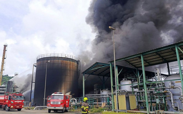 Πυρκαγιά στο μεγαλύτερο διυλιστήριο πετρελαίου στον Ισημερινό (βίντεο)