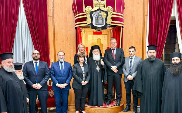 ΣΥΡΙΖΑ: Συνάντηση Φάμελλου με τον Πατριάρχη της Ιερουσαλήμ και πάσης Παλαιστίνης Θεόφιλο Γ'