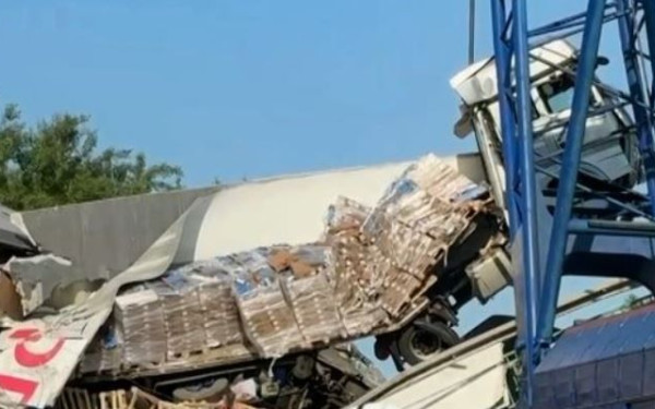 Στα άκρα ο πόλεμος Ρωσίας - Ουκρανίας: Σαμποτάζ «βλέπει» η Μόσχα πίσω από την κατάρρευση των γεφυρών - Μήνυμα Πούτιν εντός της ημέρας