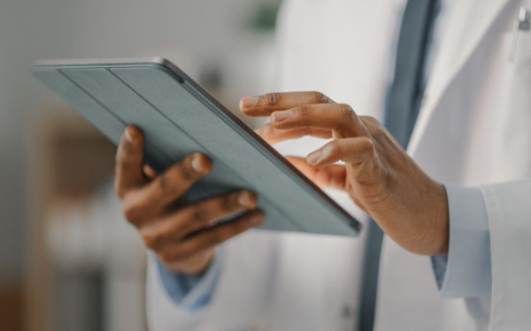 Αύξηση της αμοιβής της ιατρικής επίσκεψης από τον ΕΟΠΥΥ ζητούν οι γιατροί