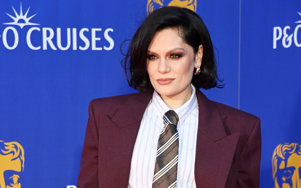 Η τραγουδίστρια της ποπ Jessie J διαγνώστηκε με καρκίνο του μαστού (βίντεο)