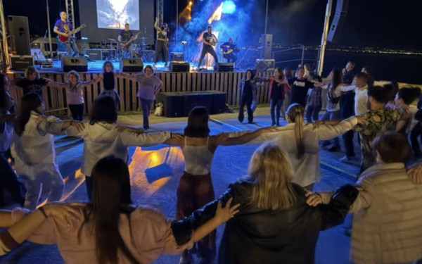 Καλαμαριά: Με «Κούπες» και «Banda Entopica» ολοκληρώθηκε το πολιτιστικό έργο The Hellenic Mosaic του Δήμου