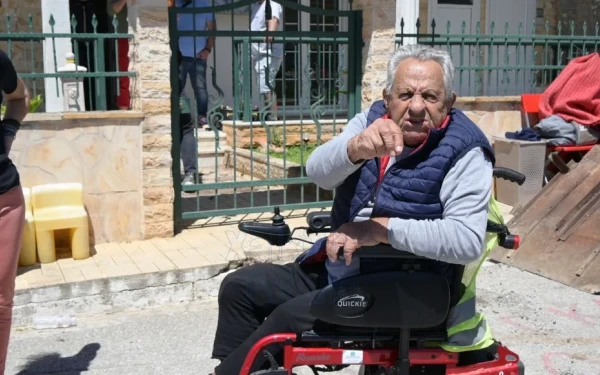 Χαλκιδική: Στο κρατητήριο πέρασε τη νύχτα η οικογένεια του 85χρονου κ. Θεόφιλου που του έκαναν έξωση