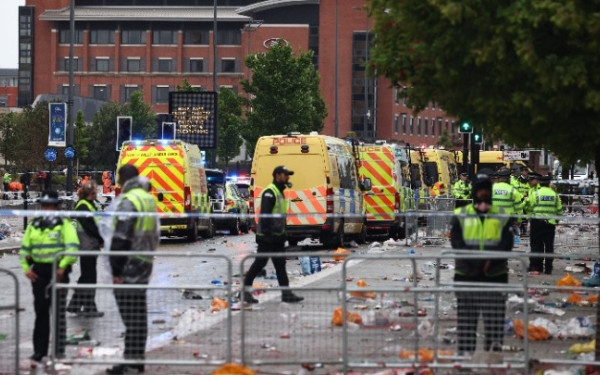 Απαγγέλθηκαν κατηγορίες στον οδηγό που έπεσε πάνω στο πλήθος στο Λίβερπουλ