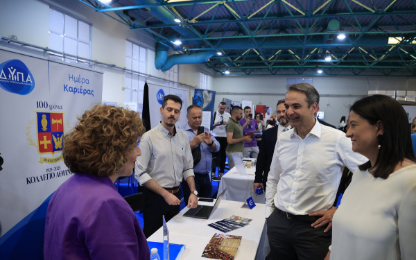 Κυρ. Μητσοτάκης στην 44η «Ημέρα Καριέρας» της ΔΥΠΑ: Ενθαρρυντικό ότι επιχειρήσεις και υποψήφιοι εργαζόμενοι έχουν αγκαλιάσει τον θεσμό Κυρ. Μητσοτάκης στην 44η «Ημέρα Καριέρας» της ΔΥΠΑ: Ενθαρρυντικό ότι επιχειρήσεις και υποψήφιοι εργαζόμενοι έχουν αγκαλιάσει τον θεσμό