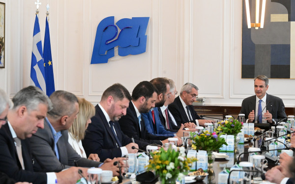 Μητσοτάκης σε περιφερειάρχες: Συνεργασία για να λήξει η εκκρεμότητα με τις βοσκήσιμες γαίες - Να τρέξουν άμεσα οι διαγωνισμοί