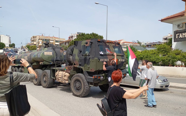 Θεσσαλονίκη: Διαδηλωτές μπλόκαραν ΝΑΤΟϊκό βυτιοφόρο στην Καλαμαριά (βίντεο)