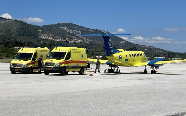 Μυτιλήνη: Γιατρός του ΠΝ από την Αθήνα πέταξε σε Σαντορίνη και Μυτιλήνη με αεροπλάνο του ΕΚΑΒ για να σώσει δυο ζωές (φωτό)