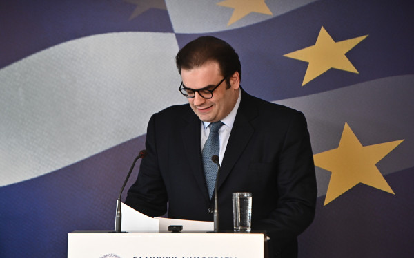 Πιερρακάκης: «Οι άρσεις των εμποδίων μεταξύ των κρατών-μελών θα ωφελήσουν την Ευρώπη και την Ελλάδα» Πιερρακάκης: «Οι άρσεις των εμποδίων μεταξύ των κρατών-μελών θα ωφελήσουν την Ευρώπη και την Ελλάδα»