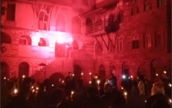 Άγιο Όρος: Με τόνους πυροτεχνημάτων γιόρτασαν την Ανάσταση στη Μονή Κωνσταμονίτου (βίντεο)